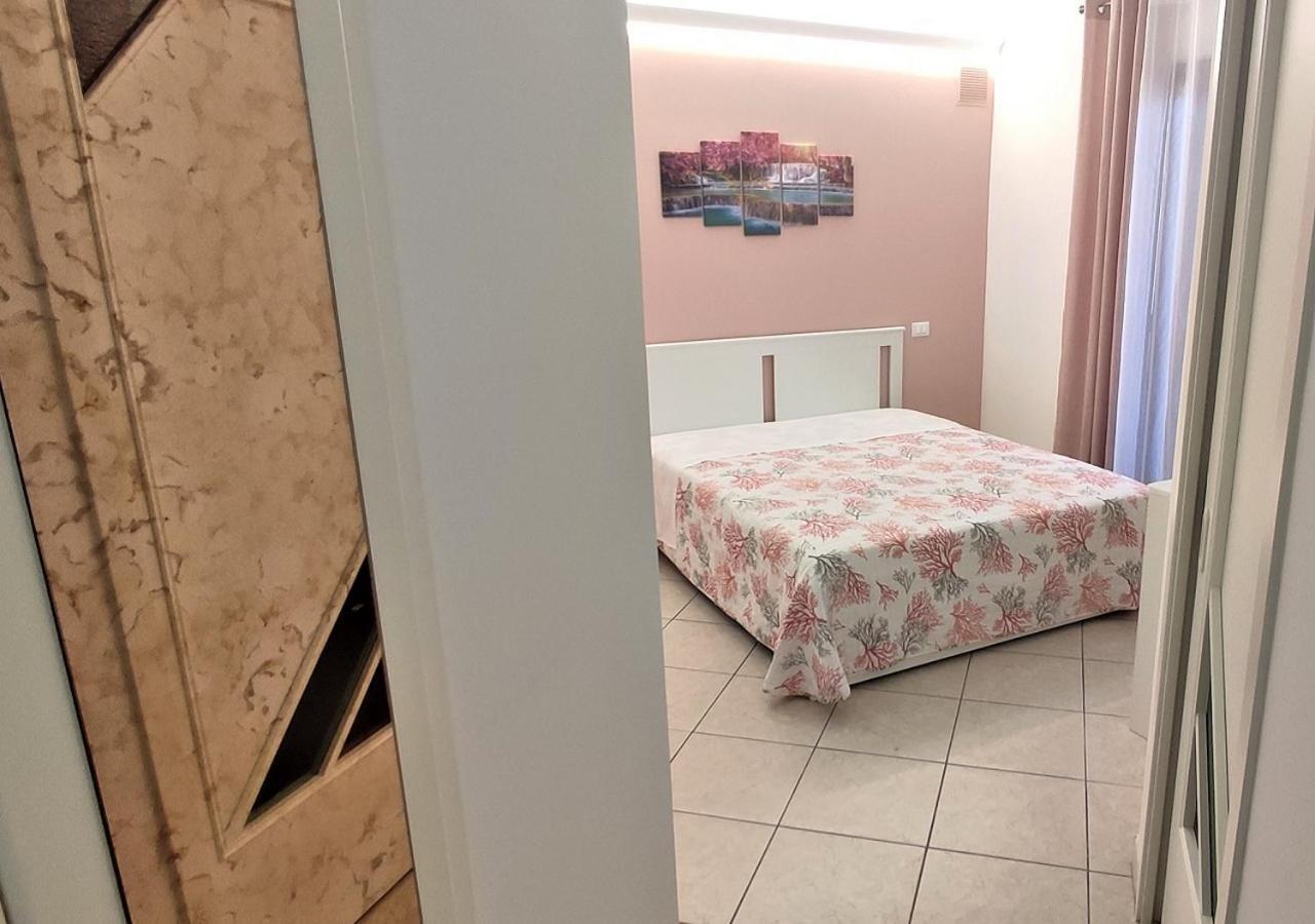 B&B Di Girolamo Lido Di Fondi Eksteriør bilde