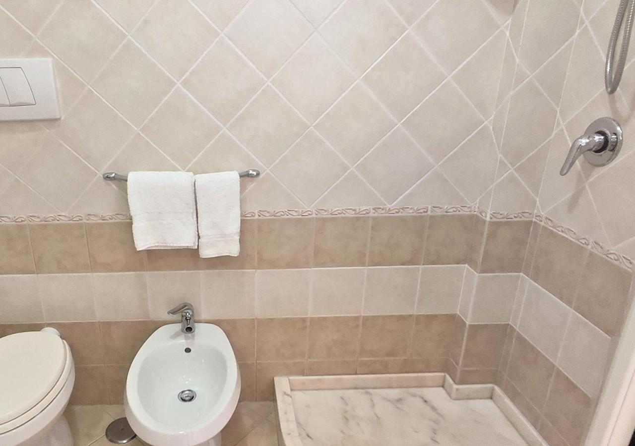 B&B Di Girolamo Lido Di Fondi Eksteriør bilde